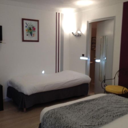 Hotel Lou Caleu Restaurant Le Rocher Des Abeilles Saint-Martin-de-Castillon Bagian luar foto