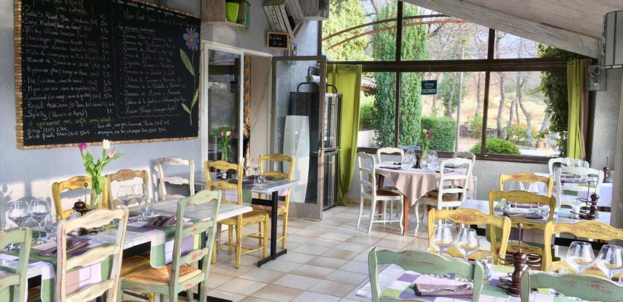 Hotel Lou Caleu Restaurant Le Rocher Des Abeilles Saint-Martin-de-Castillon Bagian luar foto