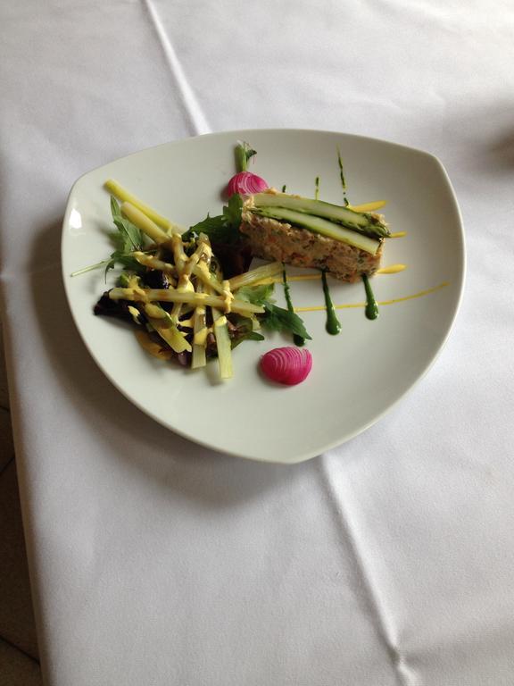 Hotel Lou Caleu Restaurant Le Rocher Des Abeilles Saint-Martin-de-Castillon Bagian luar foto
