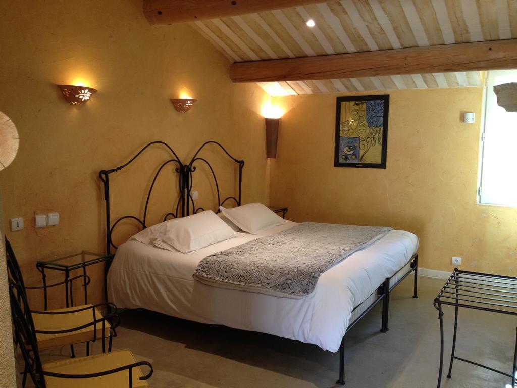 Hotel Lou Caleu Restaurant Le Rocher Des Abeilles Saint-Martin-de-Castillon Ruang foto