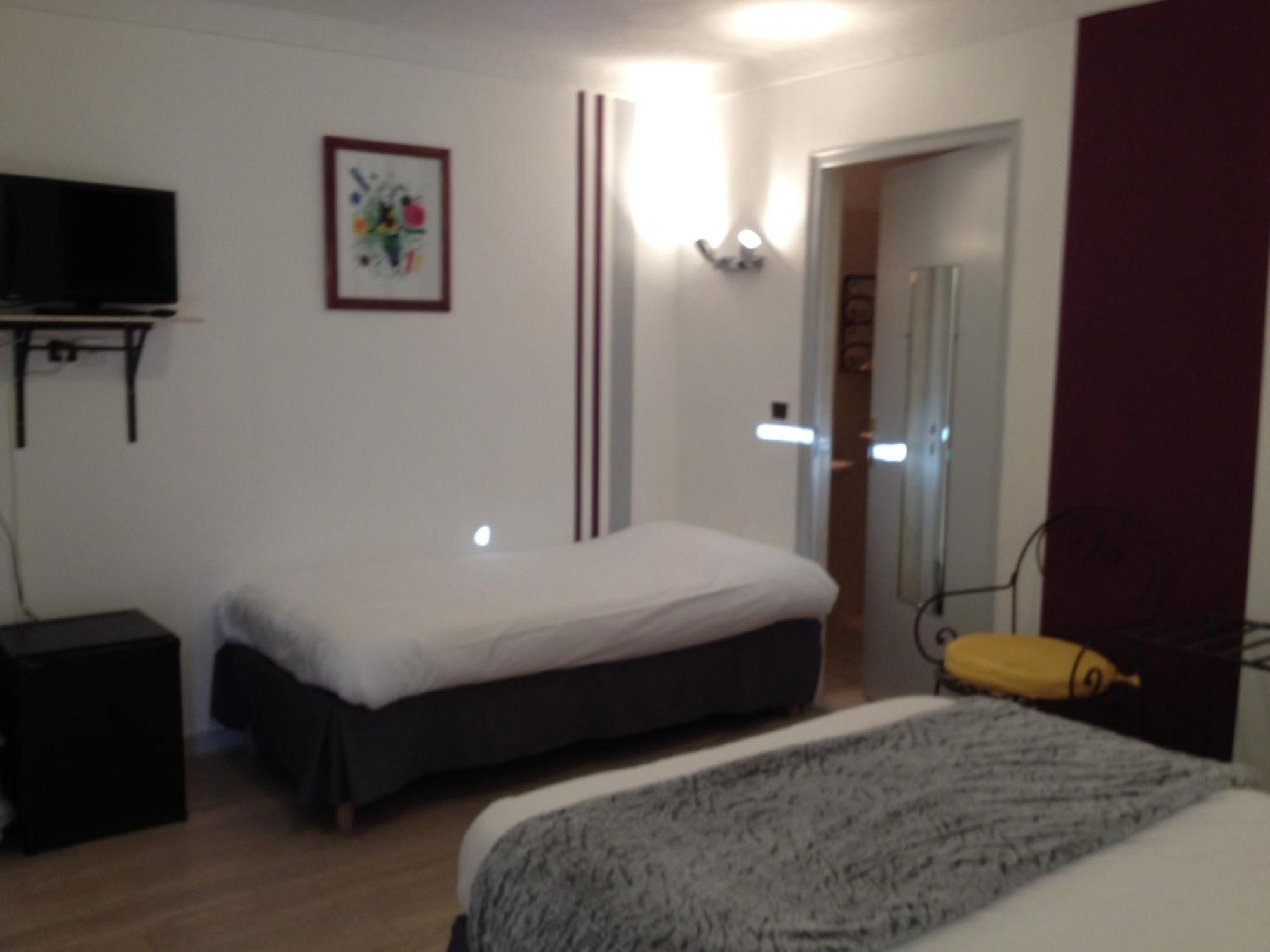 Hotel Lou Caleu Restaurant Le Rocher Des Abeilles Saint-Martin-de-Castillon Bagian luar foto
