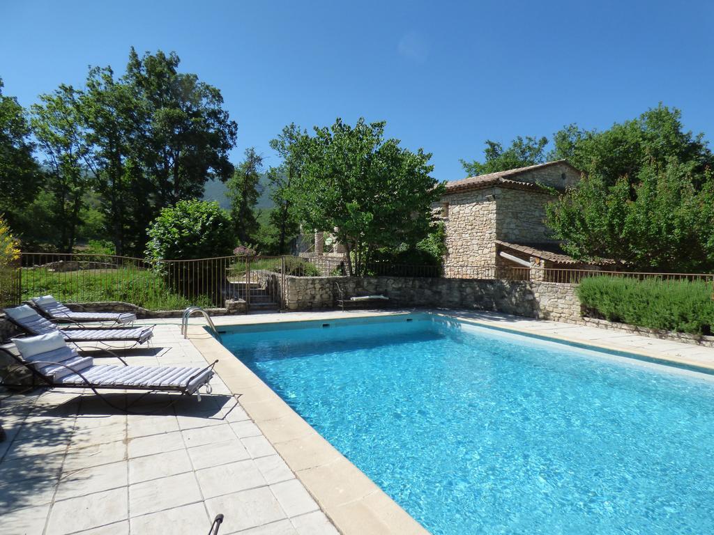 Hotel Lou Caleu Restaurant Le Rocher Des Abeilles Saint-Martin-de-Castillon Bagian luar foto