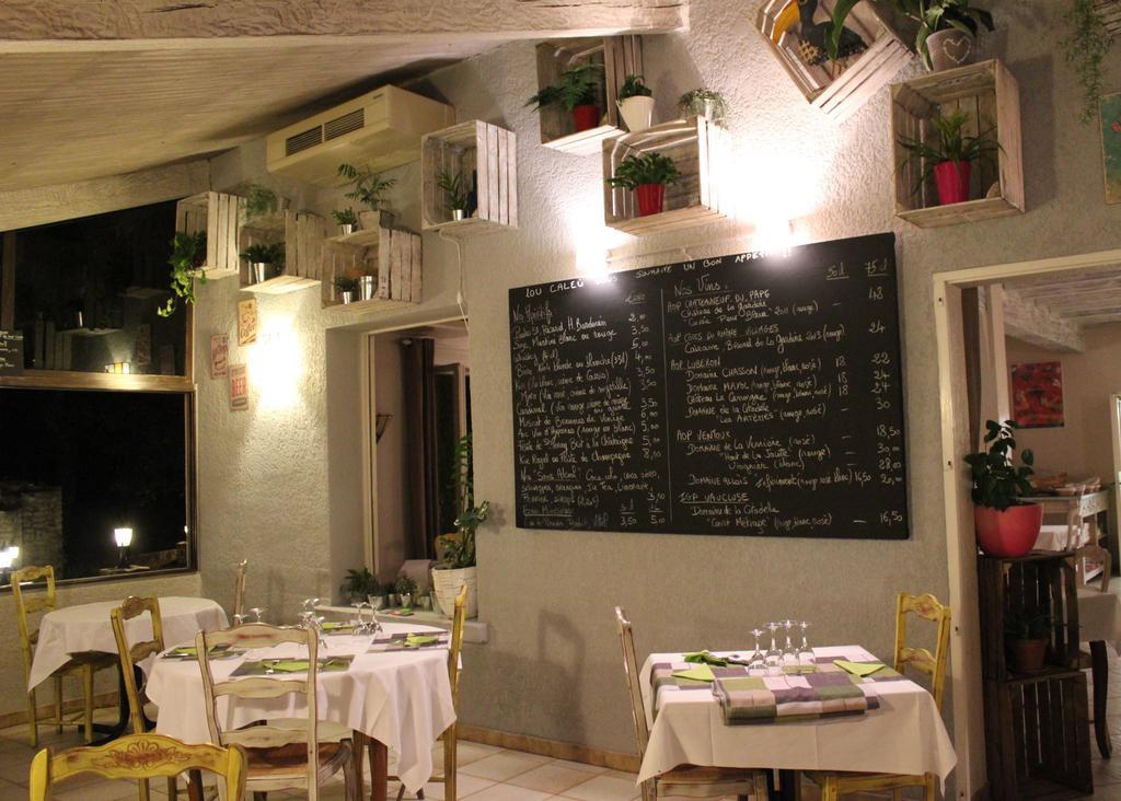 Hotel Lou Caleu Restaurant Le Rocher Des Abeilles Saint-Martin-de-Castillon Bagian luar foto